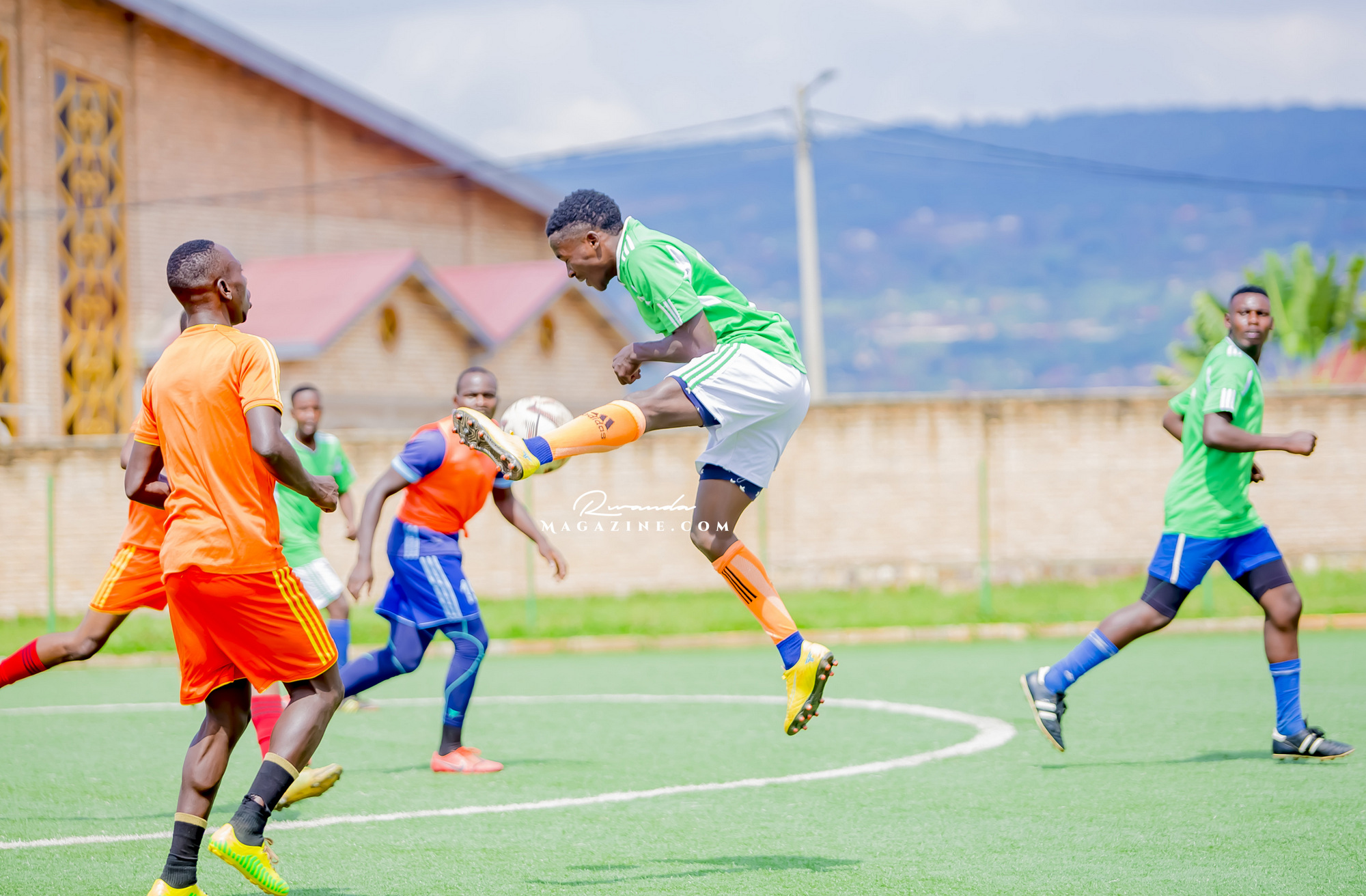 Umurenge wa Runda wegukanye igikombe mu bukangurambaga bwo kwirinda ...
